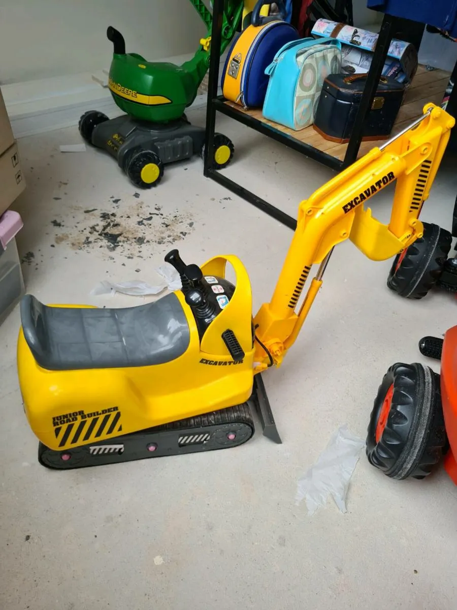 KIDS BATTERY OPERATED EXCAVOTAR - Image 1