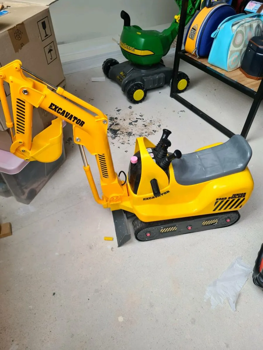 KIDS BATTERY OPERATED EXCAVOTAR - Image 2