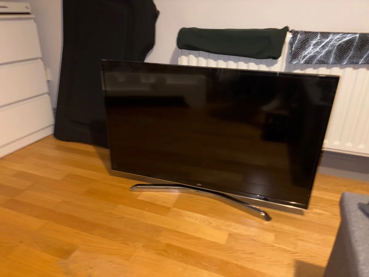 40 inch TV - Image 1