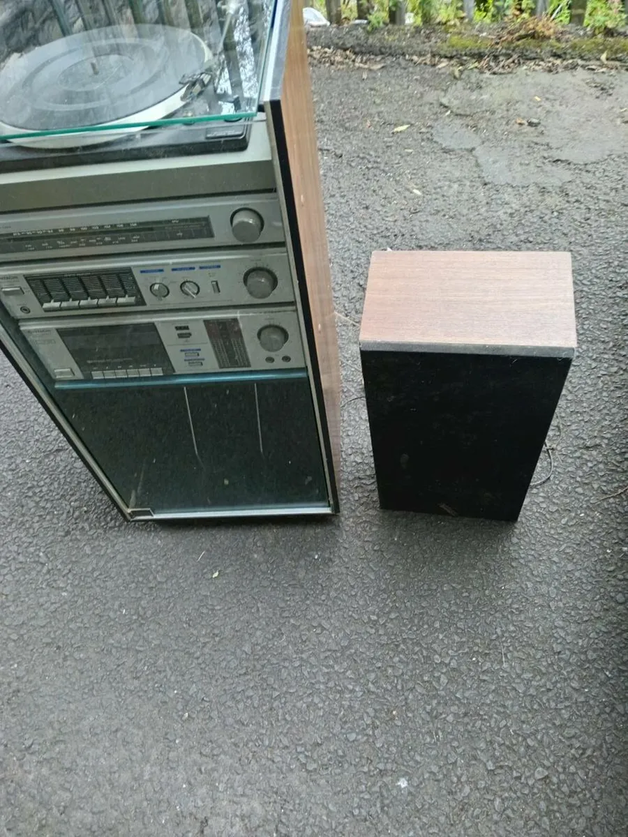 Record player - Image 1