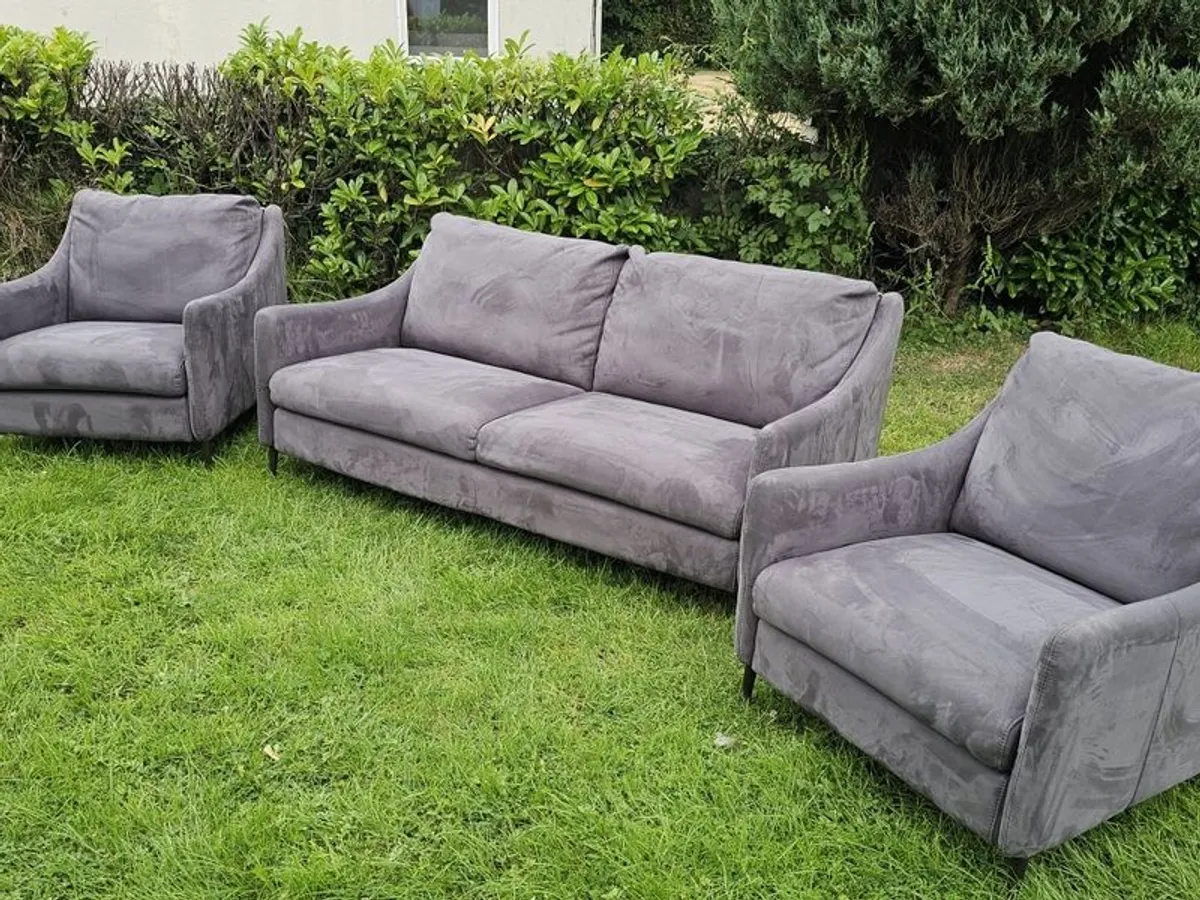 3 piece suede suite 3+1+1 - Image 1