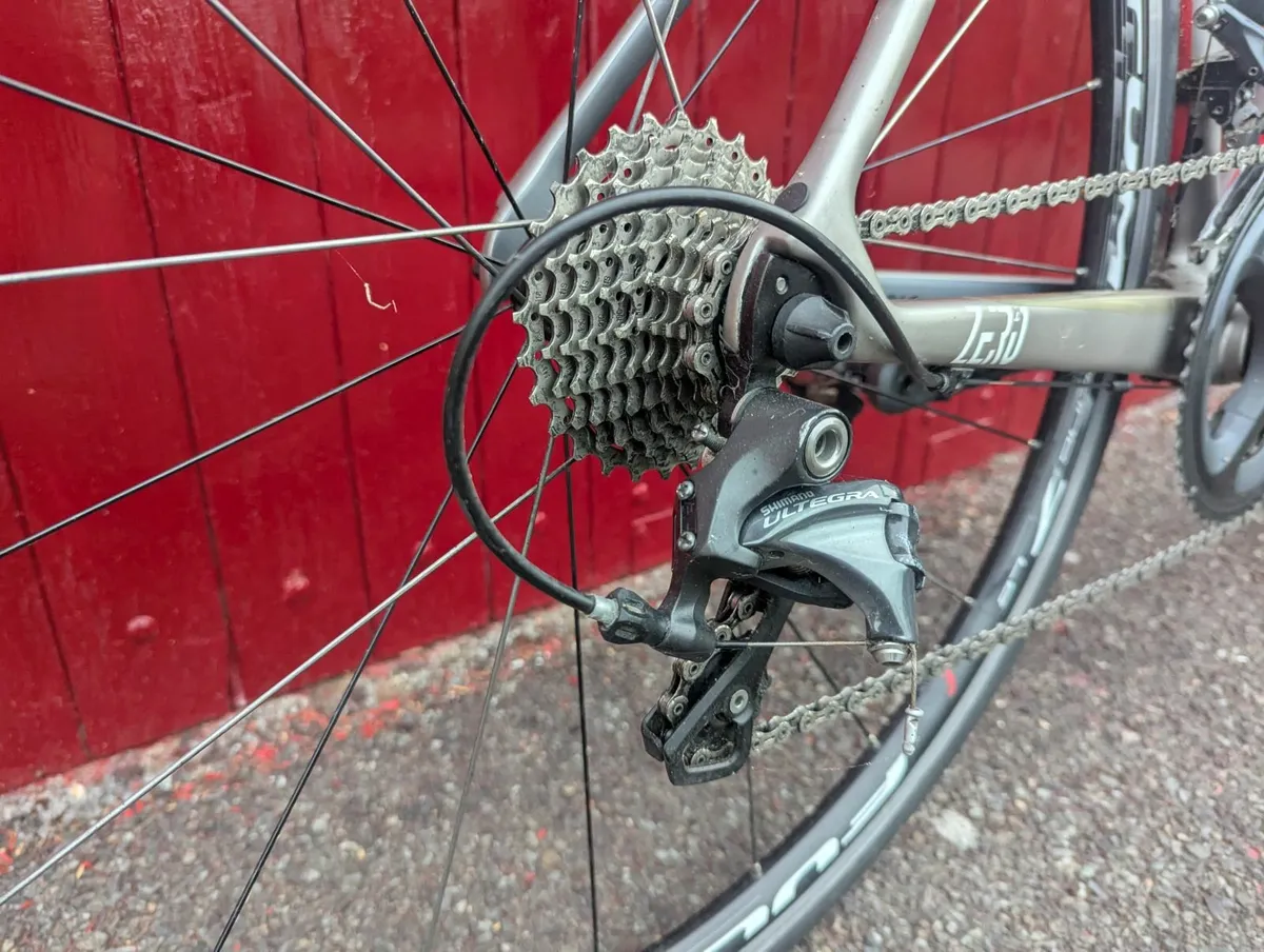 Genesis Z.2 carbon Road Bike 54 cm - Image 3
