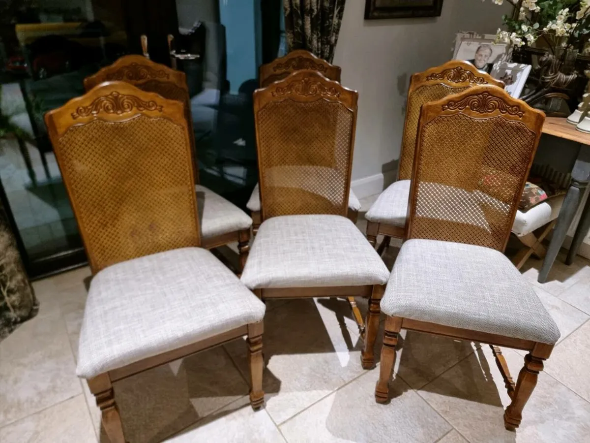 Stunning Set of Dinning Chairs x 6 - Image 1
