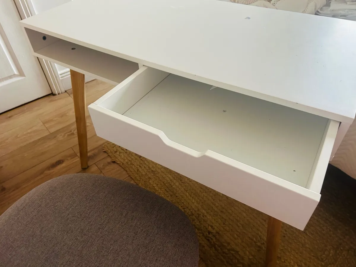 Desk and office chair - Image 2