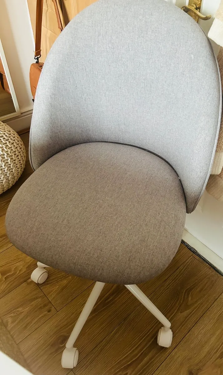Desk and office chair - Image 4