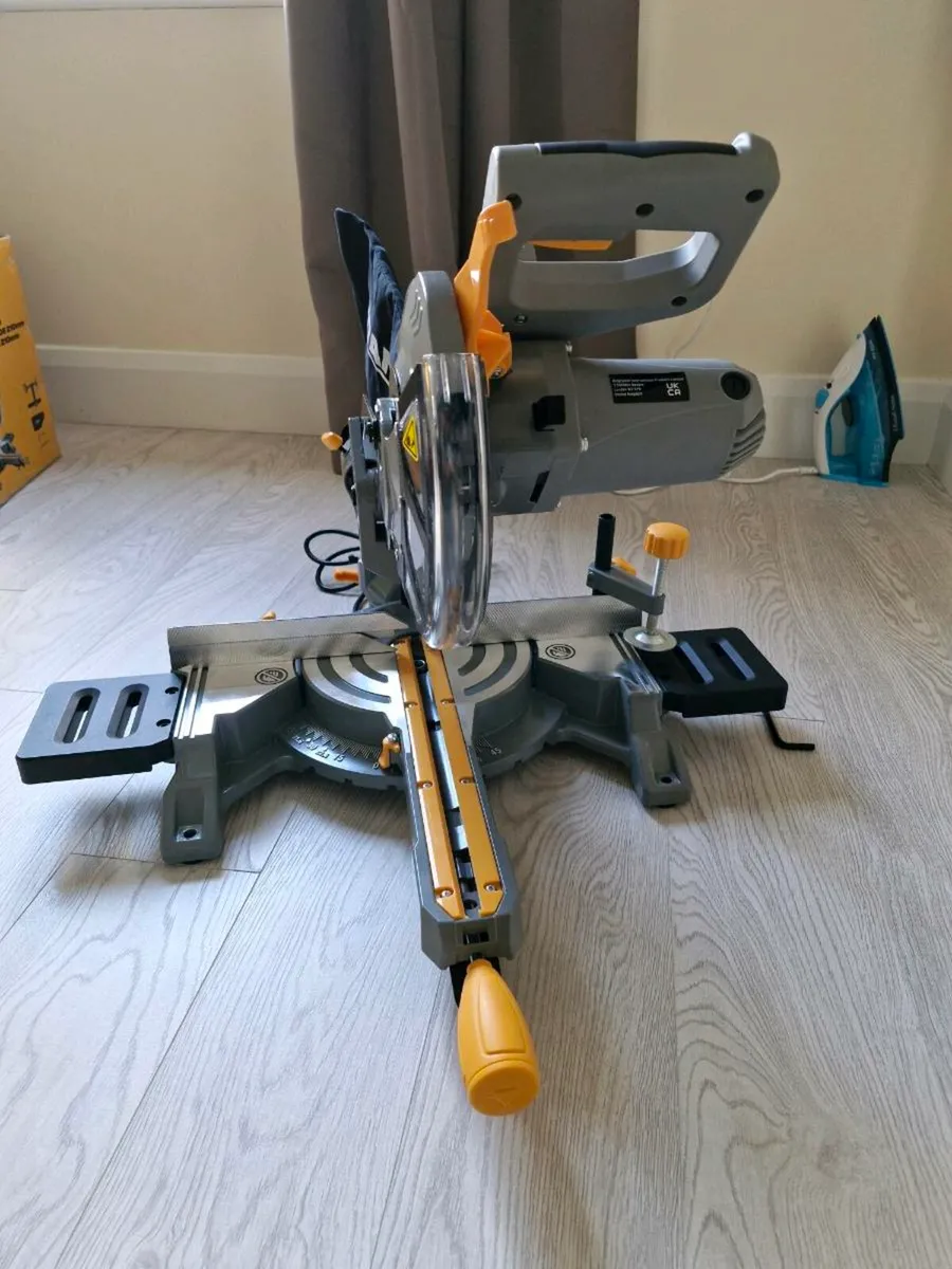 Titan  210mm Electric  Sliding Mitre Saw 240V - Image 3