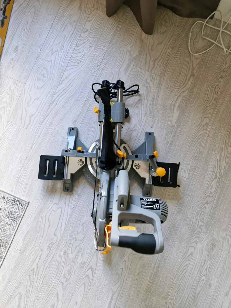 Titan  210mm Electric  Sliding Mitre Saw 240V - Image 4