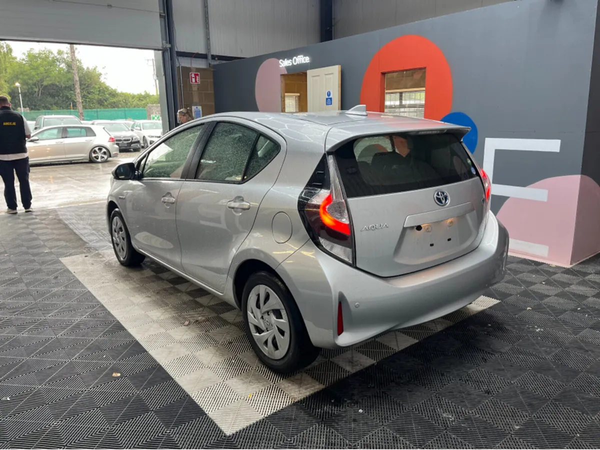 Toyota Aqua €11950! TOYOTA AQUA 1.5 HYBRID / 113k - Image 4