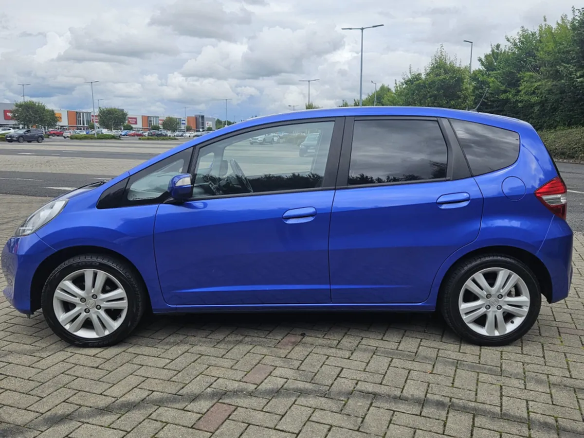 Honda Jazz PETROL MANUAL  * HIGH SPEC * NEW NCT *S - Image 4