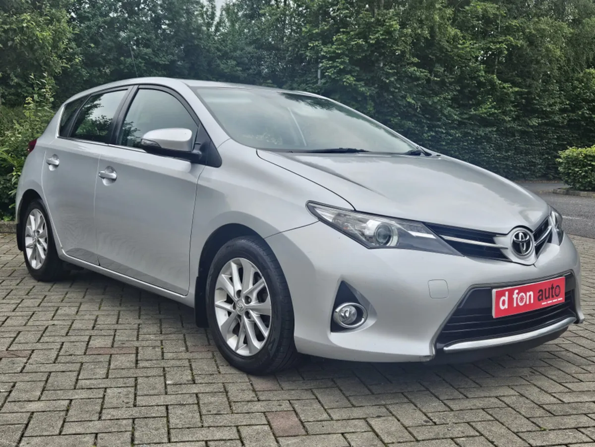 Toyota Auris 1.3 PETROL -* HIGH SPEC * NEW NCT *SE - Image 1