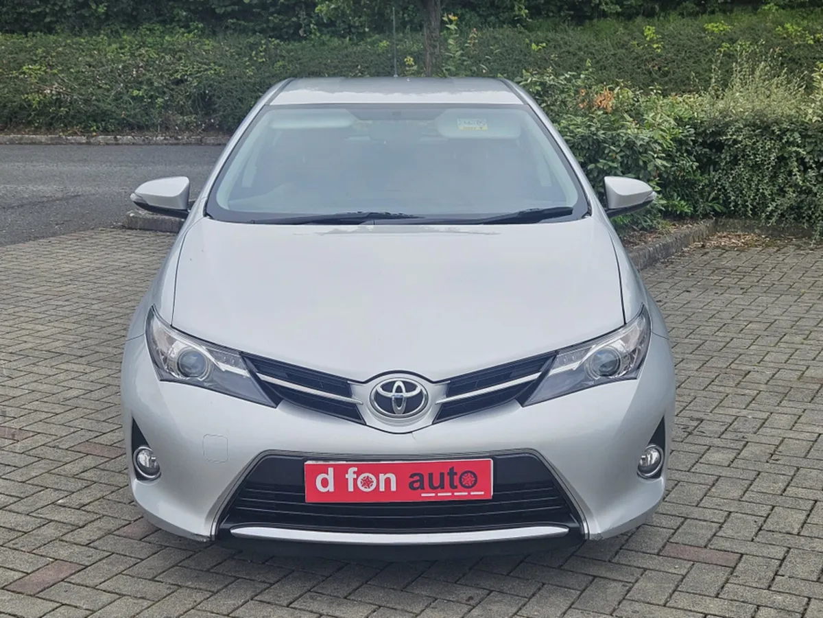 Toyota Auris 1.3 PETROL -* HIGH SPEC * NEW NCT *SE - Image 2
