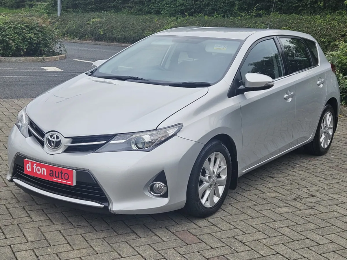 Toyota Auris 1.3 PETROL -* HIGH SPEC * NEW NCT *SE - Image 3