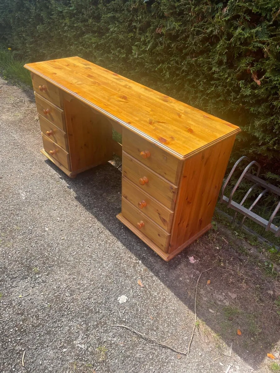 Pine study desk €80 - Image 2