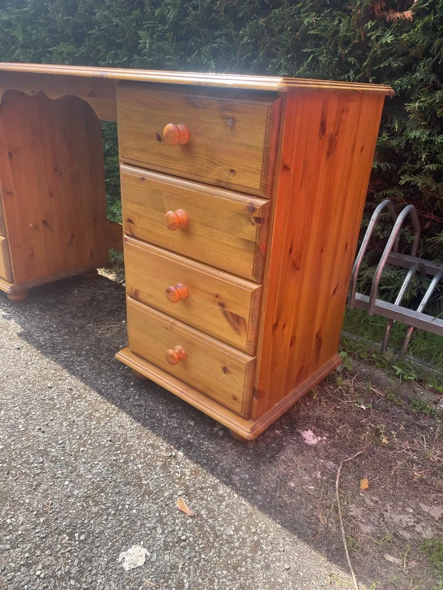 Pine study desk €80 - Image 4