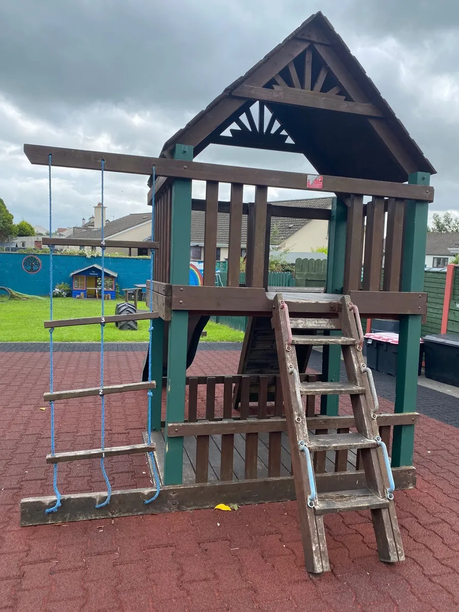 Climbing frame - Image 1