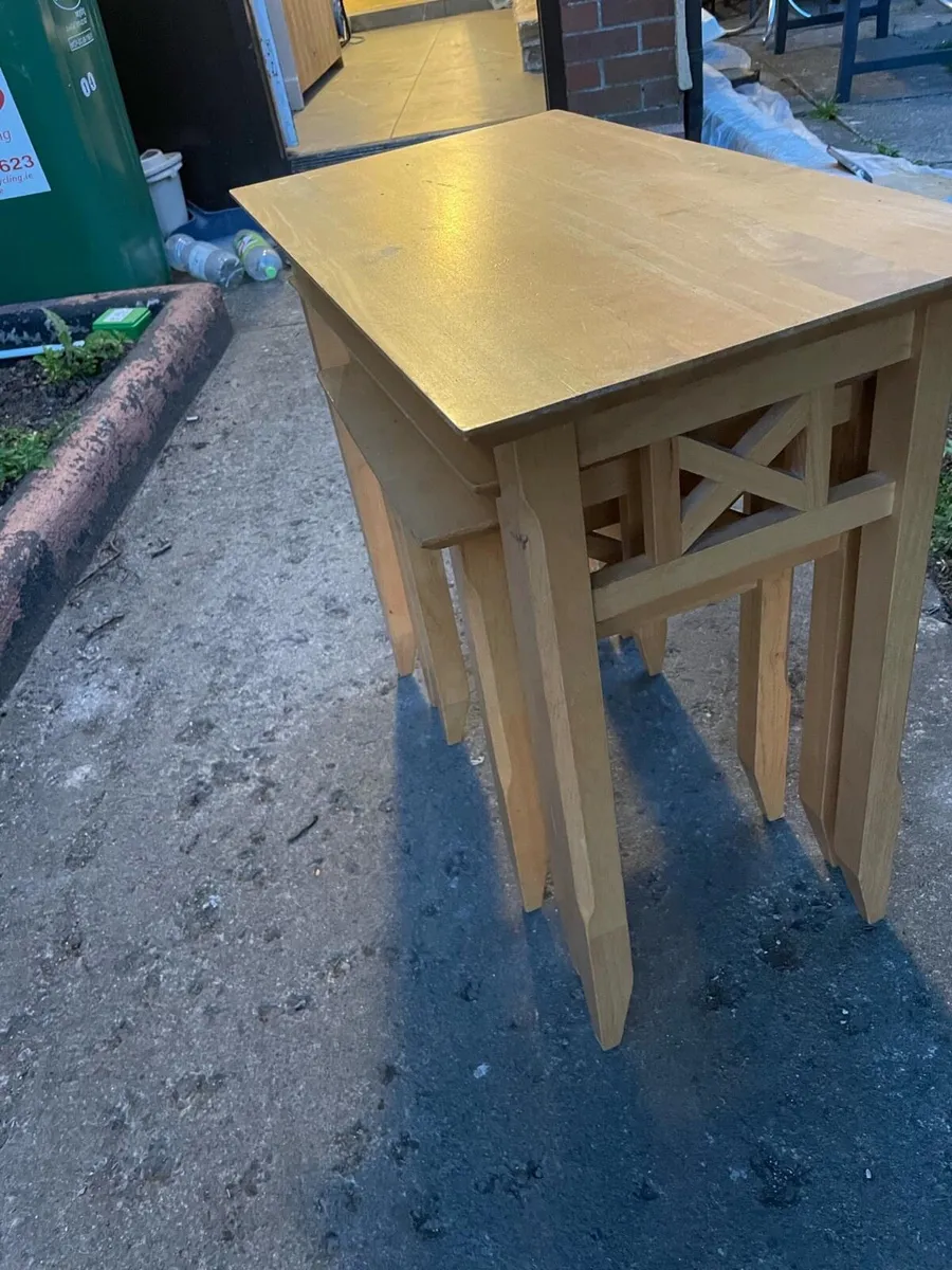 Oak 3 in 1 nest of tables - Image 2