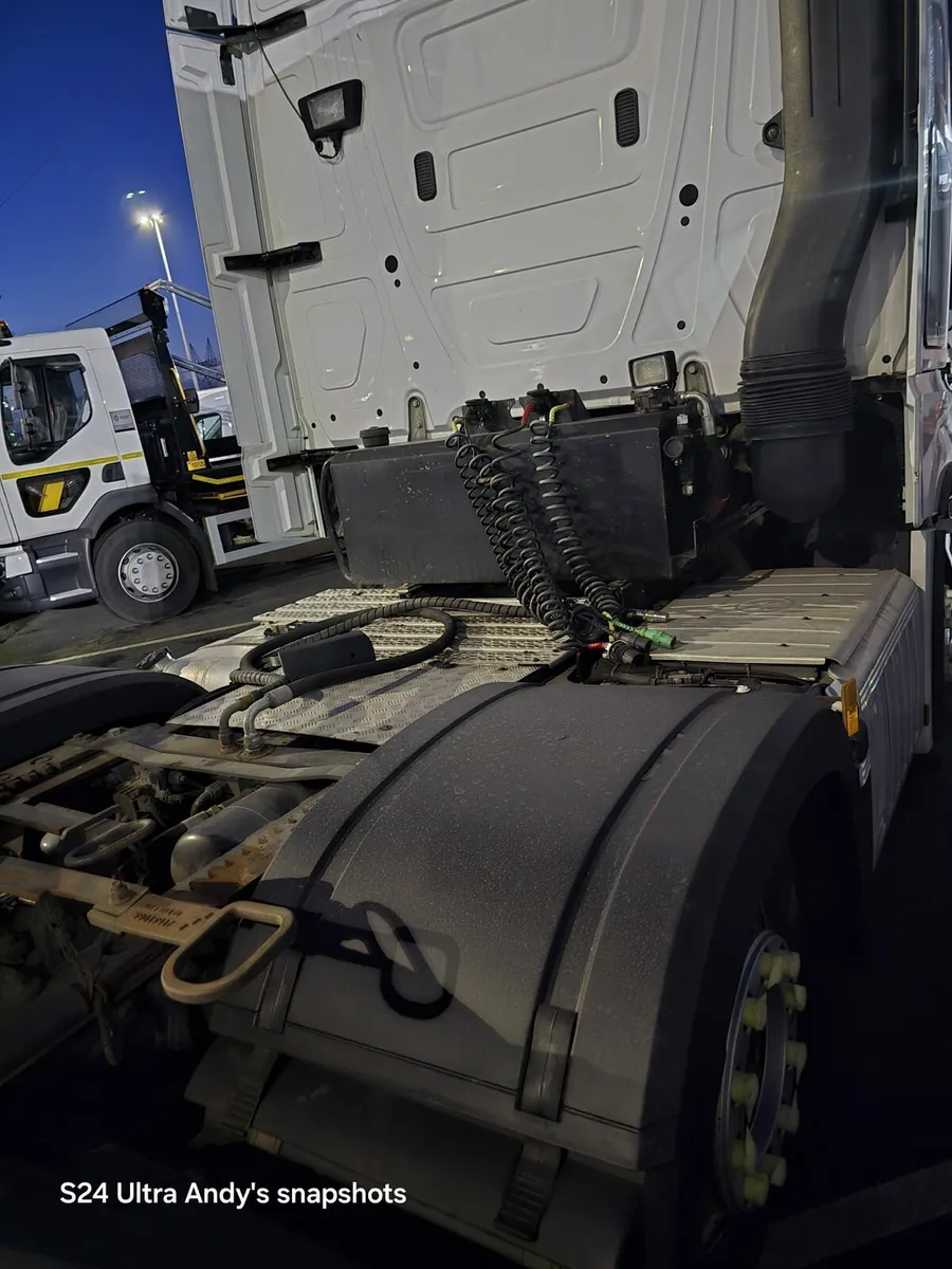 Mercedes Actros - Image 2