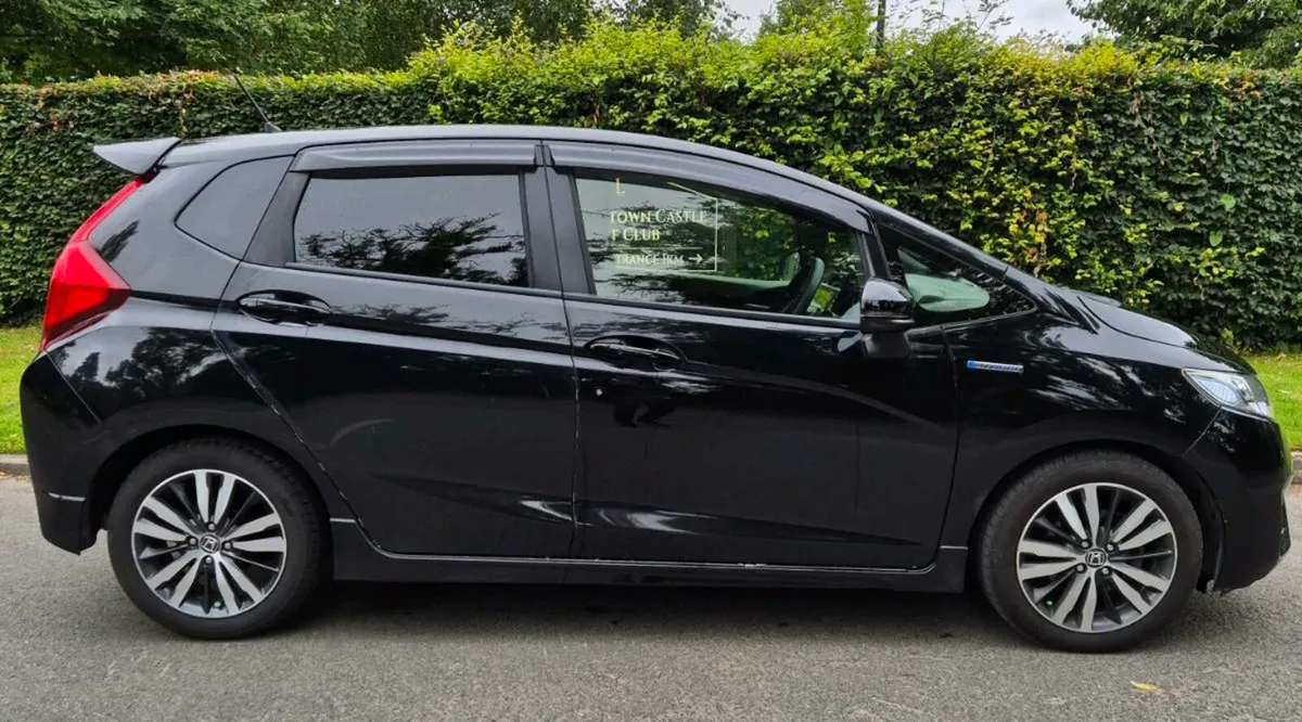 Honda Fit Sports Hybid Auto NCT ! Low kms - Image 3