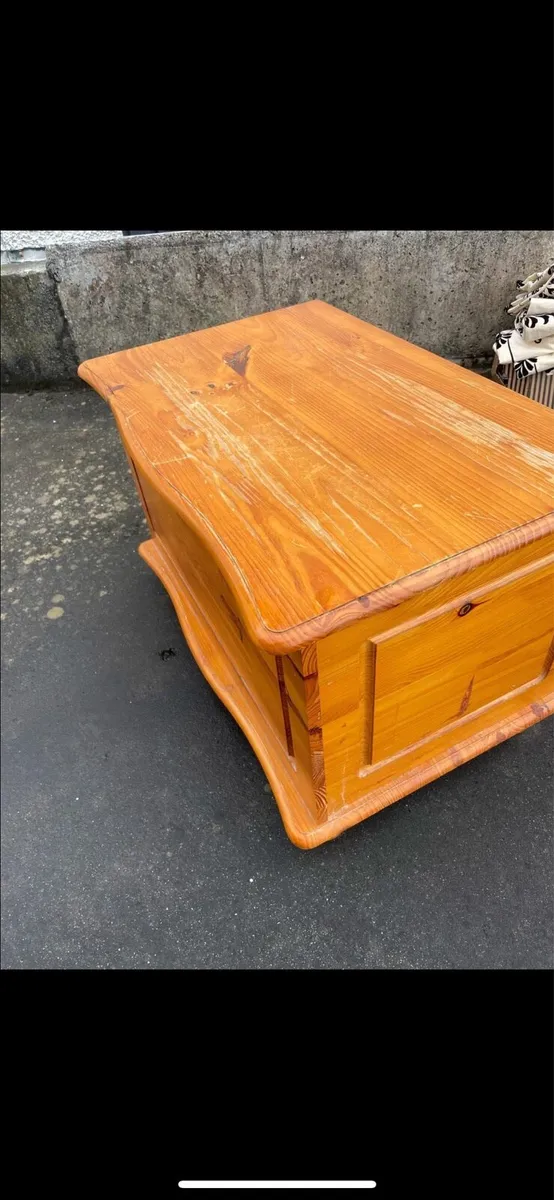 Pine blanket box - Image 3