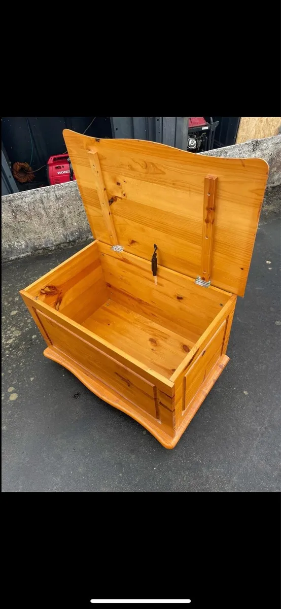 Pine blanket box - Image 4