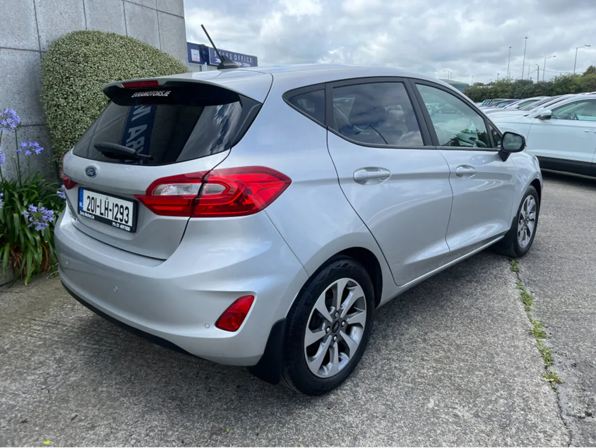 Ford Fiesta ZETEC 1.1 PETROL //FORD SERVICE HISTOR - Image 4