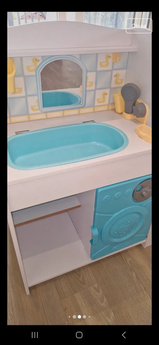 Melissa and Doug toy baby unit - Image 1