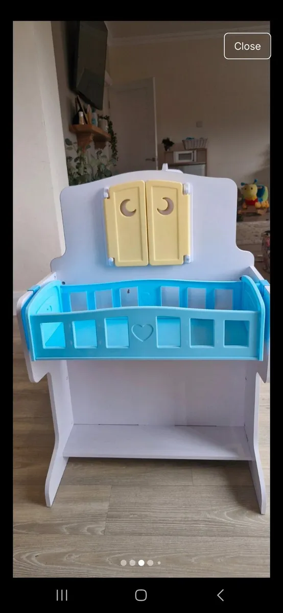 Melissa and Doug toy baby unit - Image 4