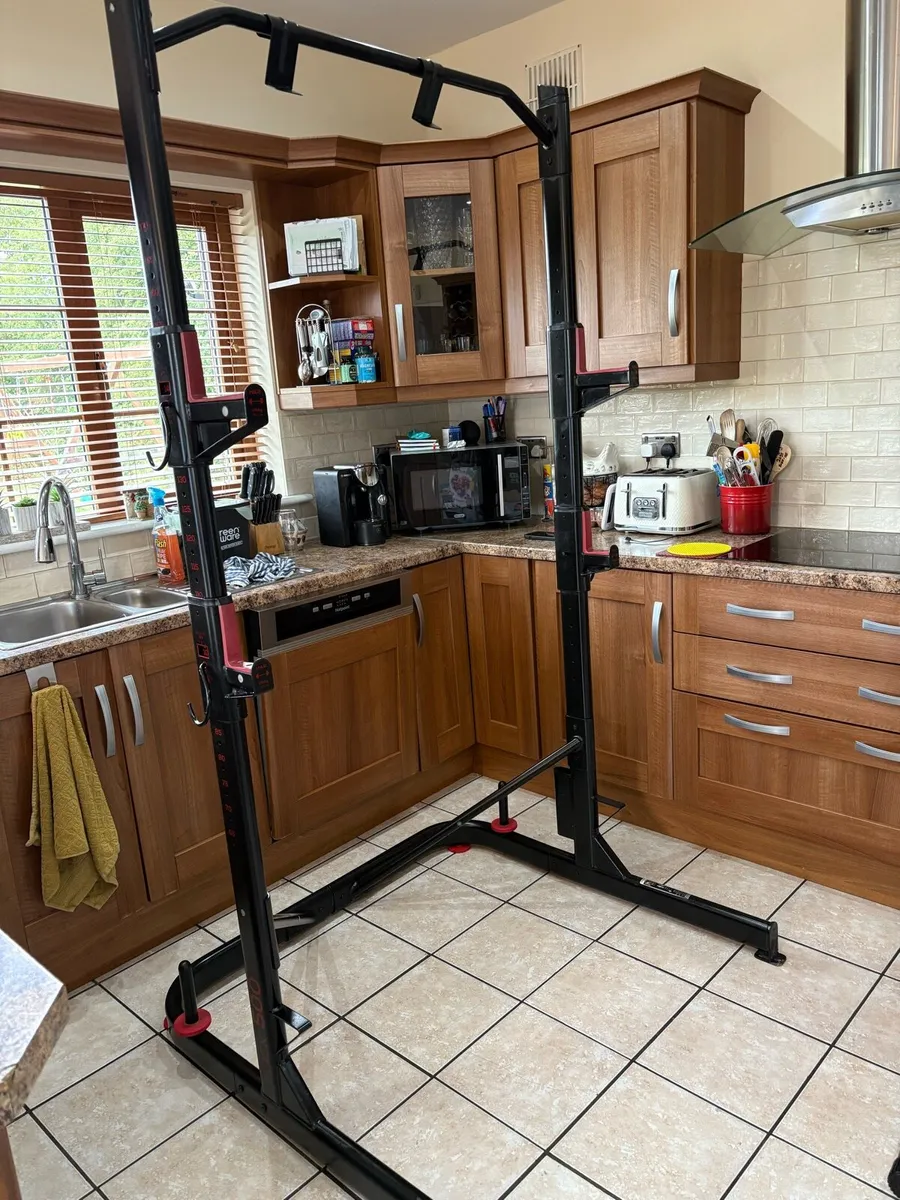 LARGE SQUAT RACK, CHIN UP, WEIGHT BENCH, WEIGHTS!! - Image 3
