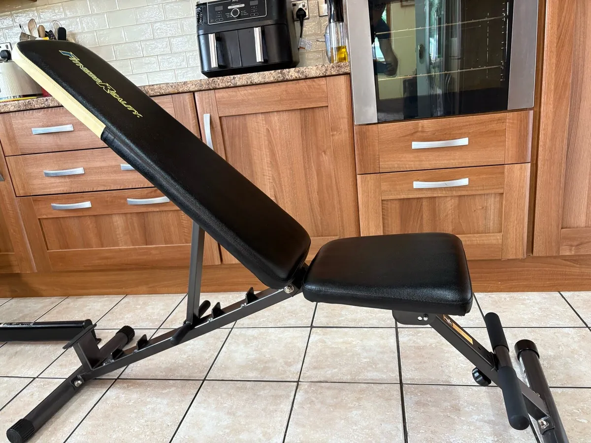 LARGE SQUAT RACK, CHIN UP, WEIGHT BENCH, WEIGHTS!! - Image 4