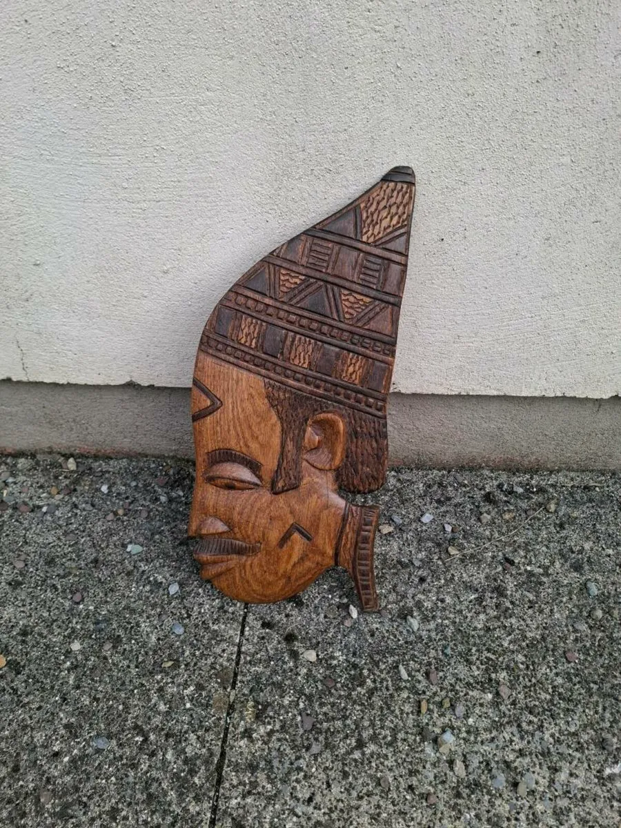 Large wood carved framr head possible to post