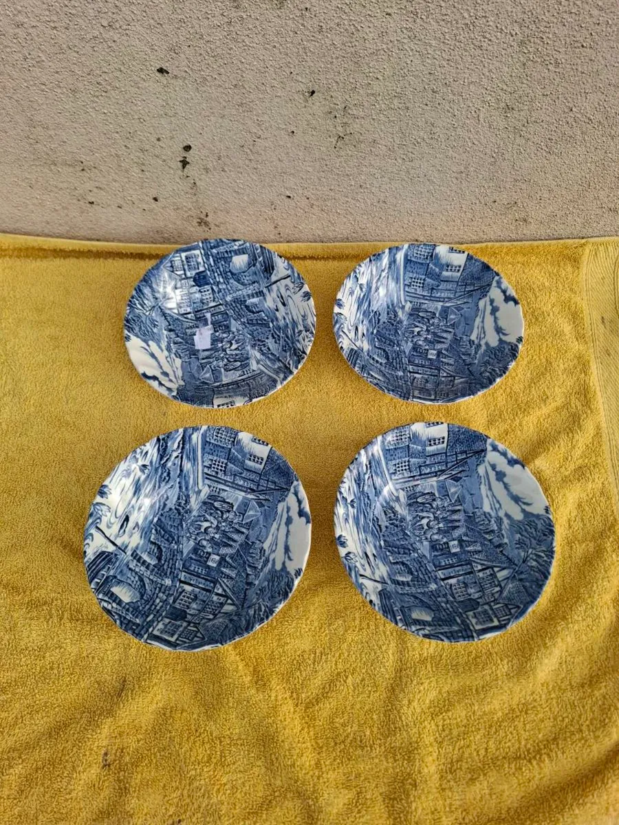 4 staffoshire blue bowls possible to post - Image 1