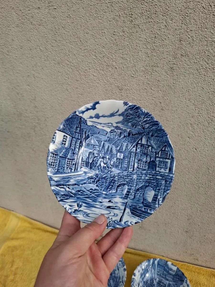 4 staffoshire blue bowls possible to post - Image 2