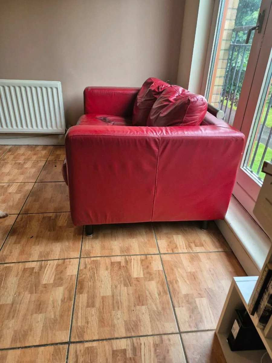 Red leather two seater sofa - Image 2