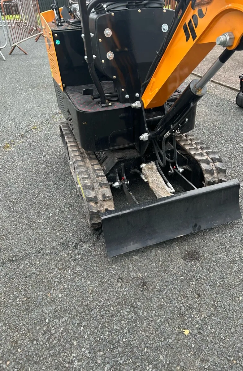 2025 JPC HT12 Diesel  Mini Digger - Image 2