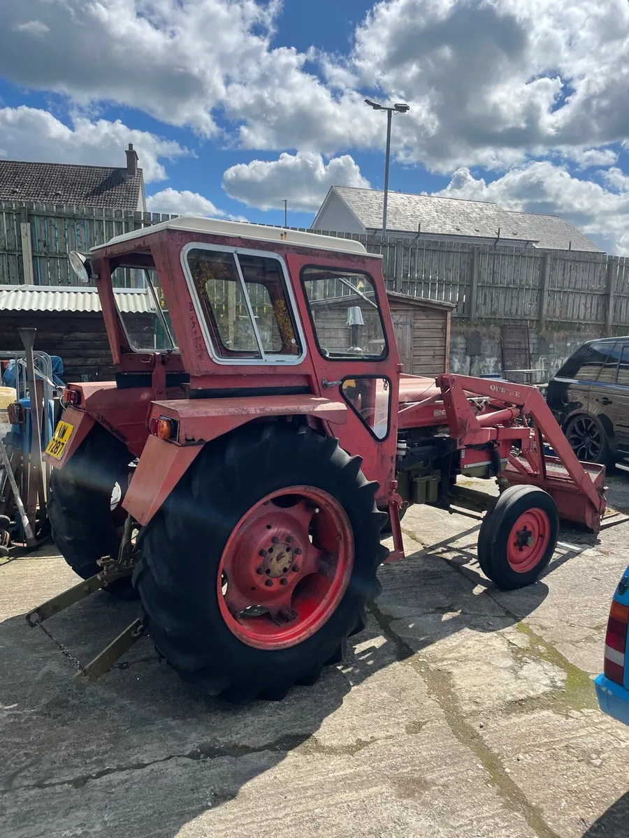 Vintage original tractor & loader with buckets - Image 1