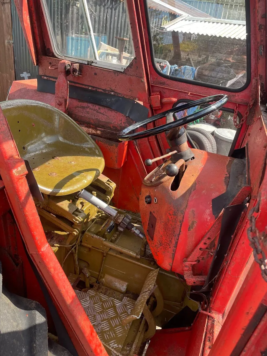 Vintage original tractor & loader with buckets - Image 3