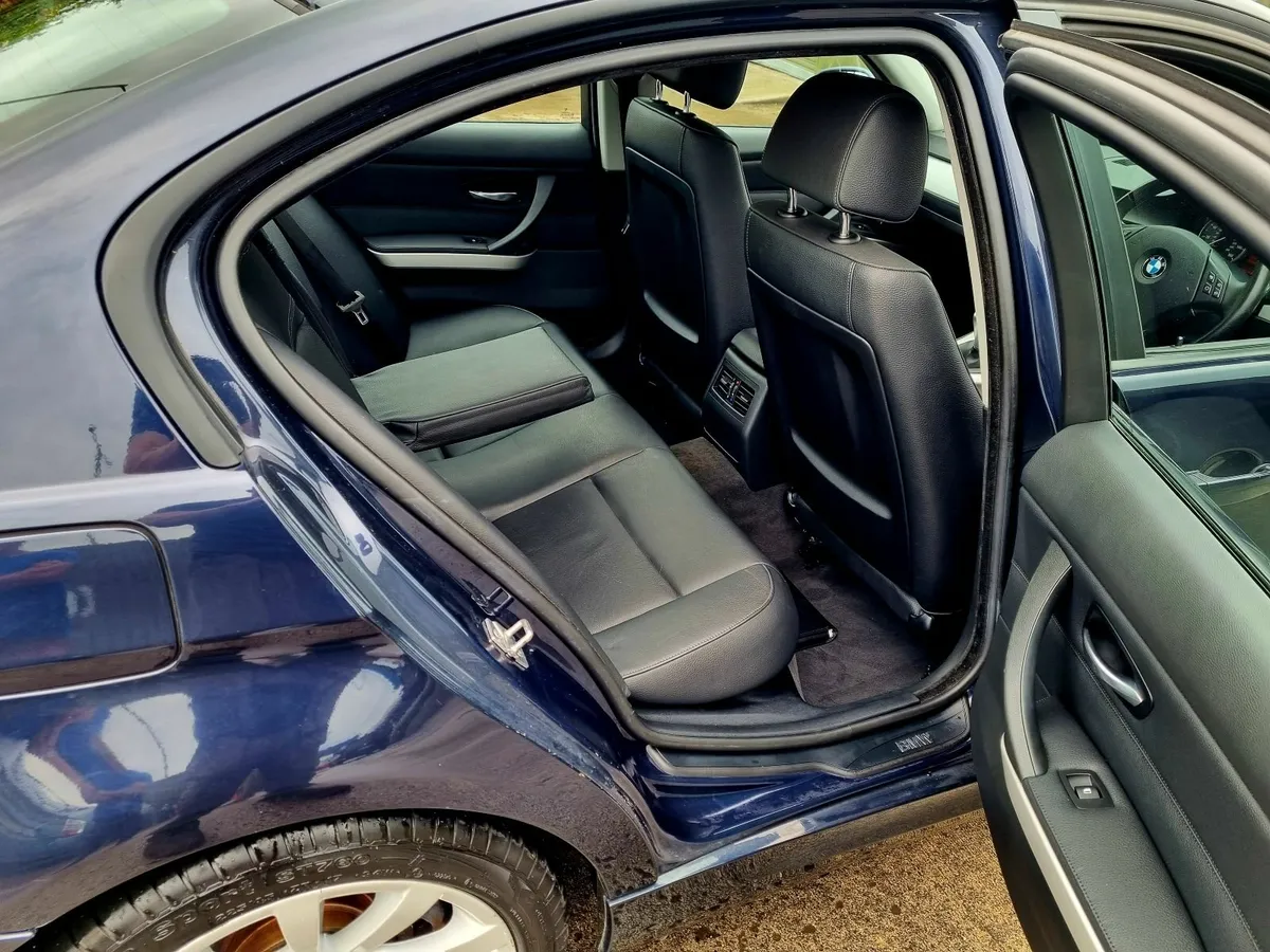BMW 3-Series 2010 - Image 3