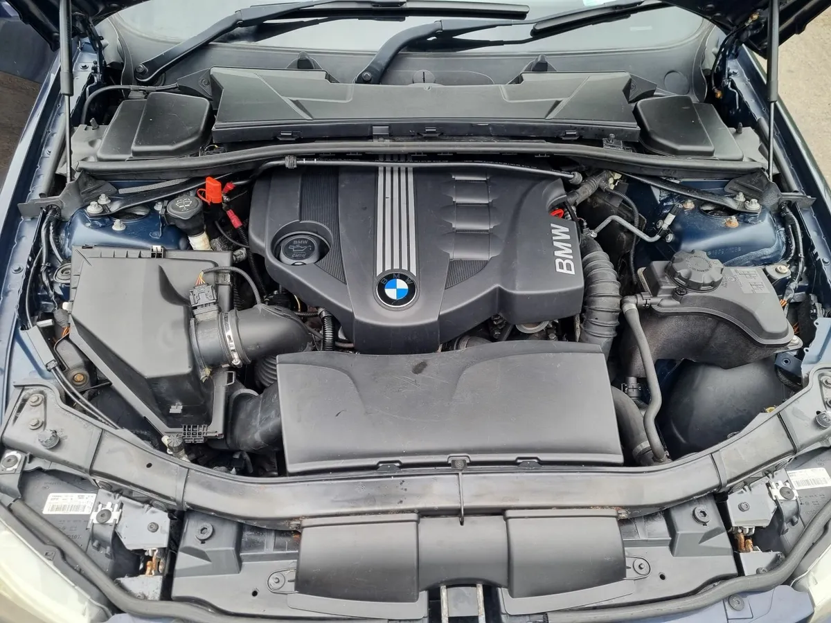 BMW 3-Series 2010 - Image 4