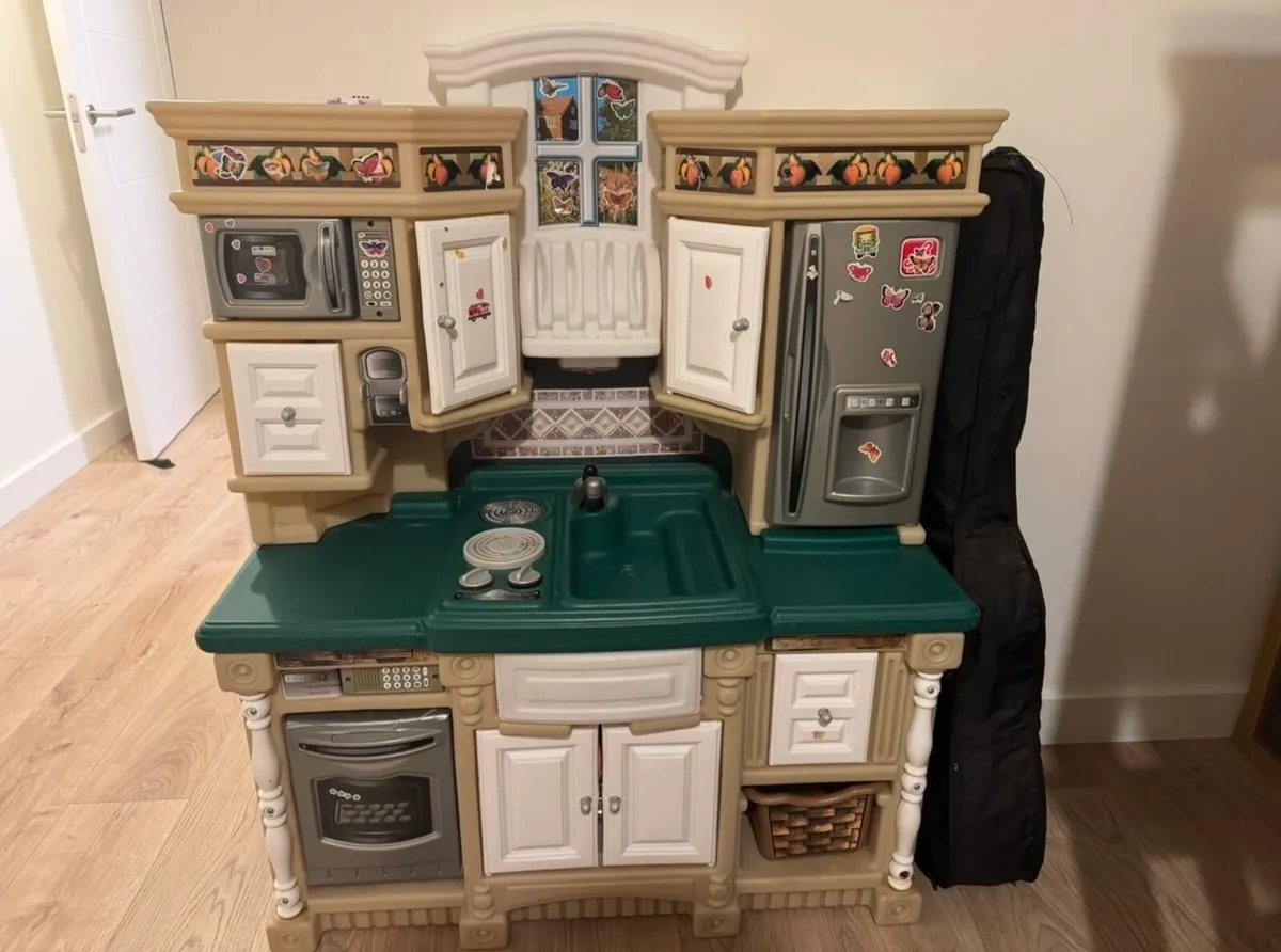 Little tikes deluxe kitchen