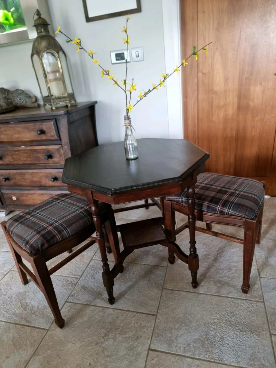 Beautiful Table & 3 Stools...€225 - Image 3