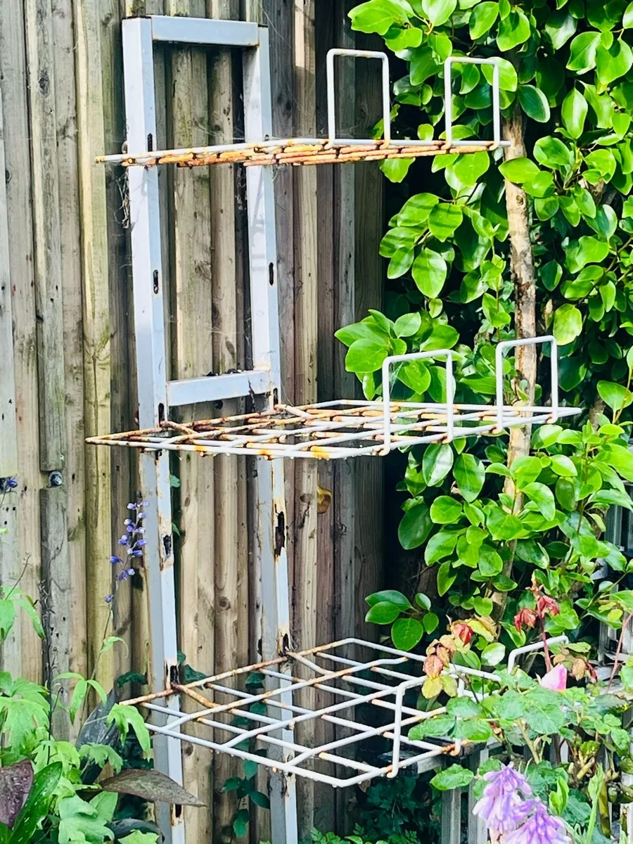Metal stand for plants - Image 1
