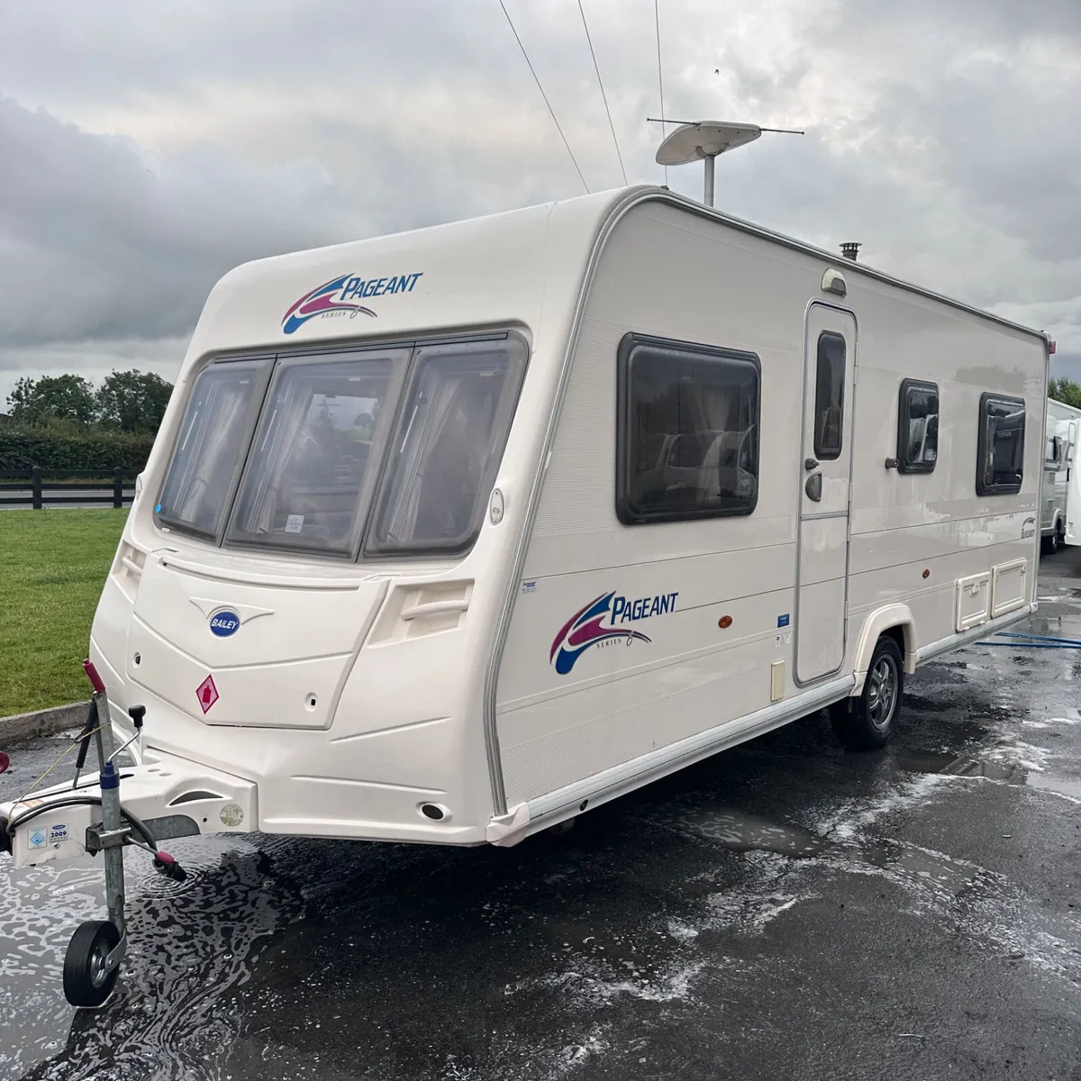 ✨STUNNING BAILEY PAGEANT 4 BERTH FIXED BED✨ - Image 1