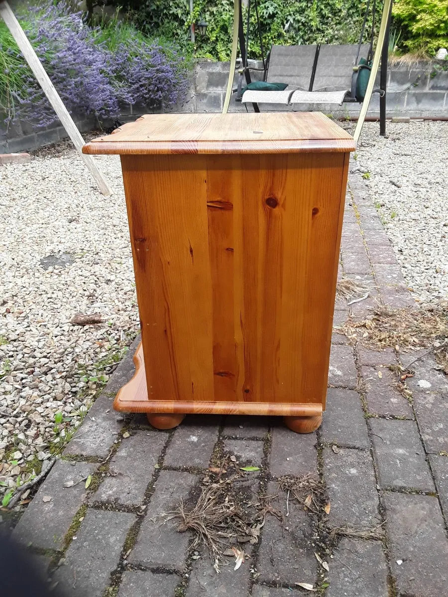 Very heavy solid pine well-made lockers - Image 4