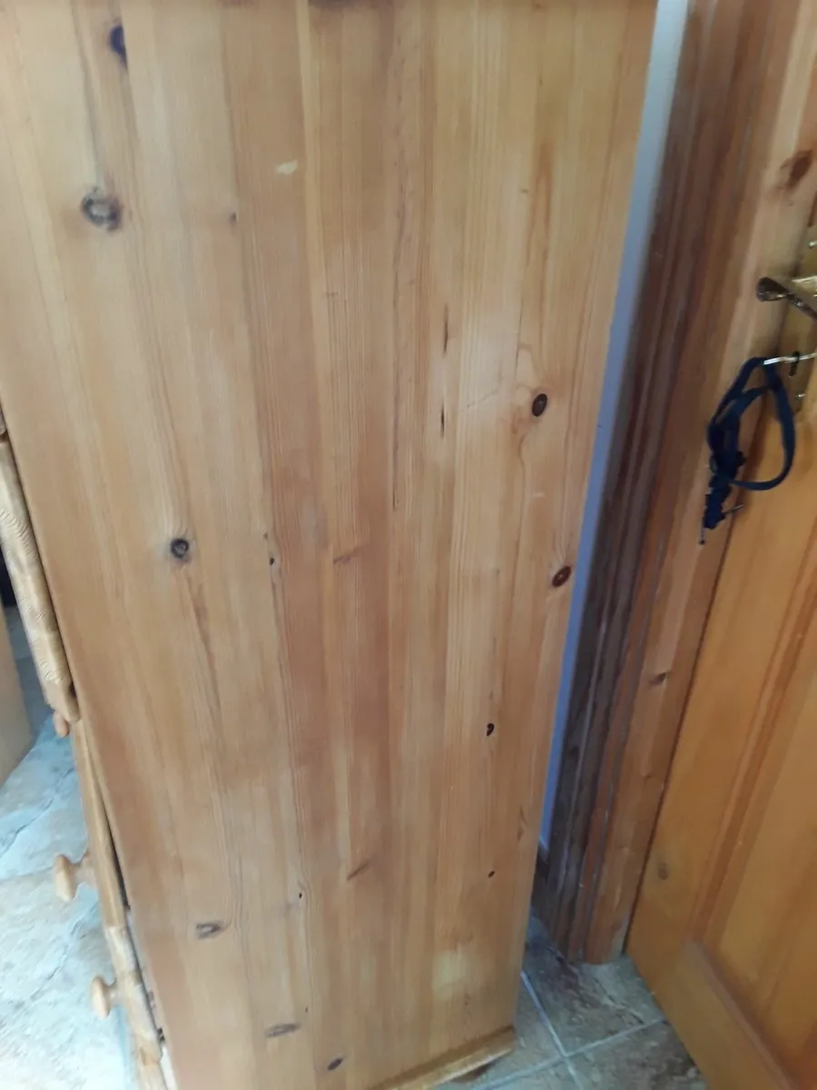 Large solid pine Chester drawers - Image 2