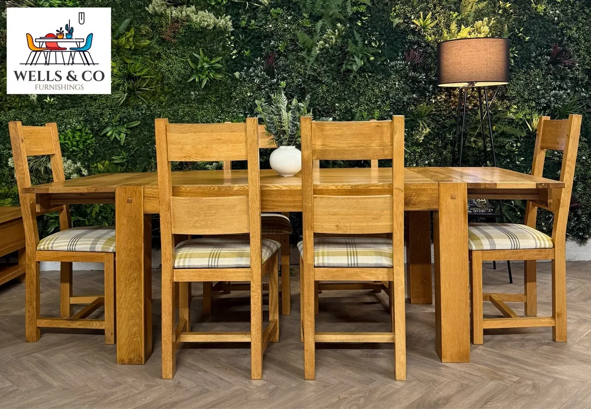 Extending oak kitchen table & 6 chairs/dining set - Image 1