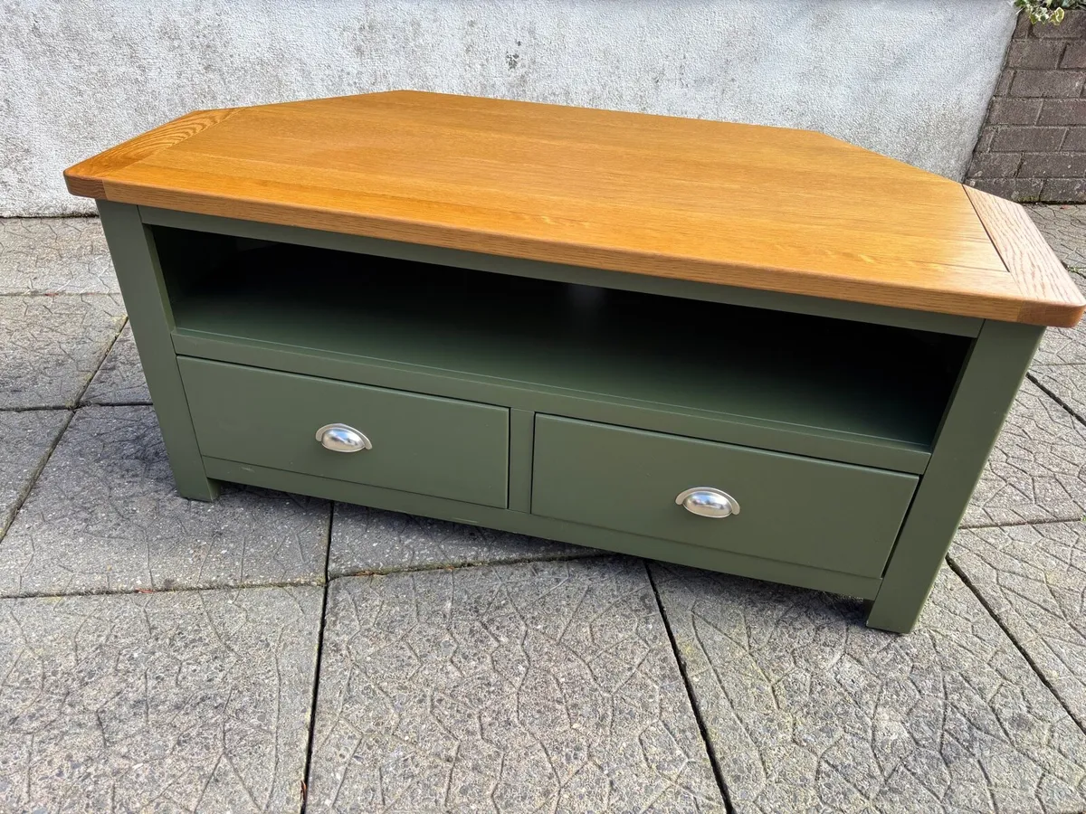Corner TV Unit