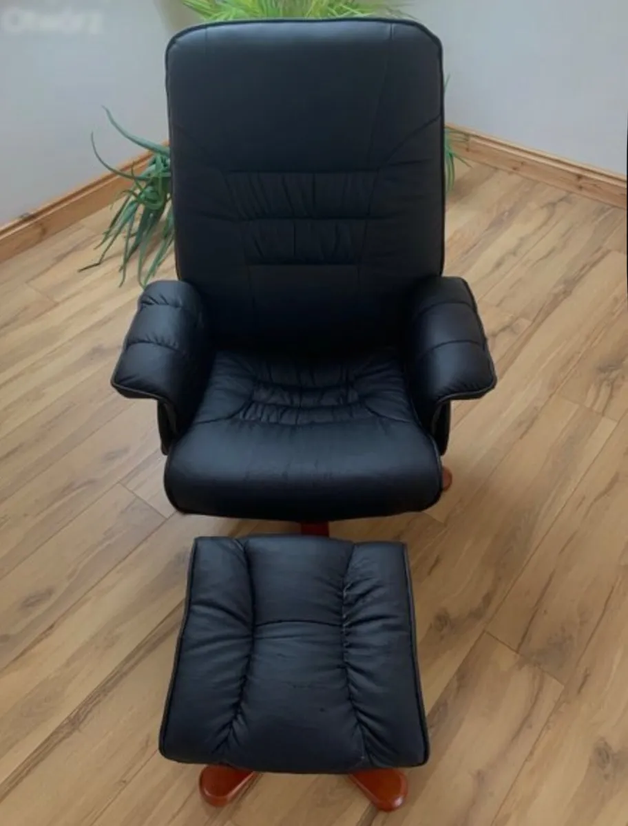 Arm chair and footstool - Image 1