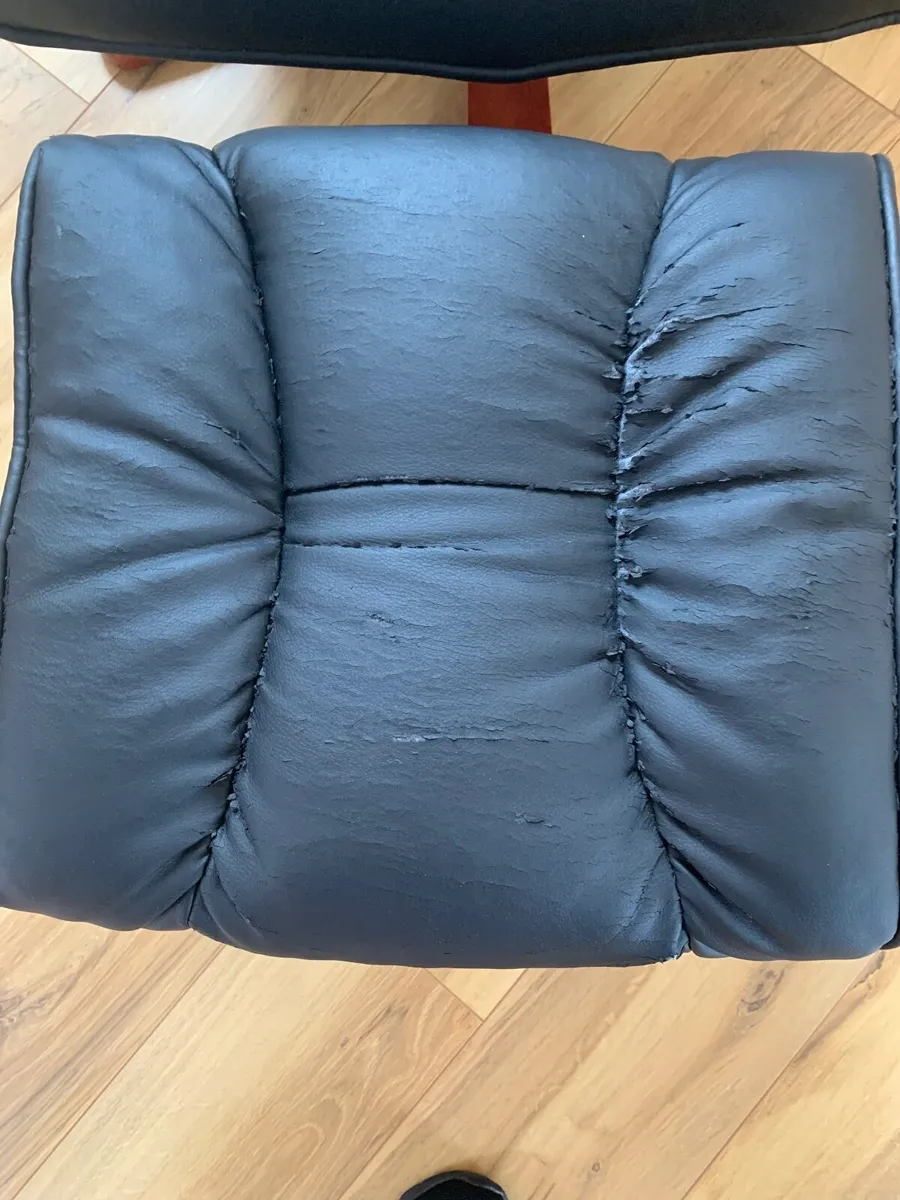Arm chair and footstool - Image 4