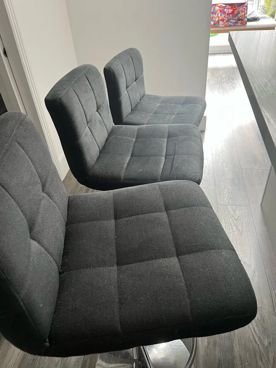 4 grey bar stools