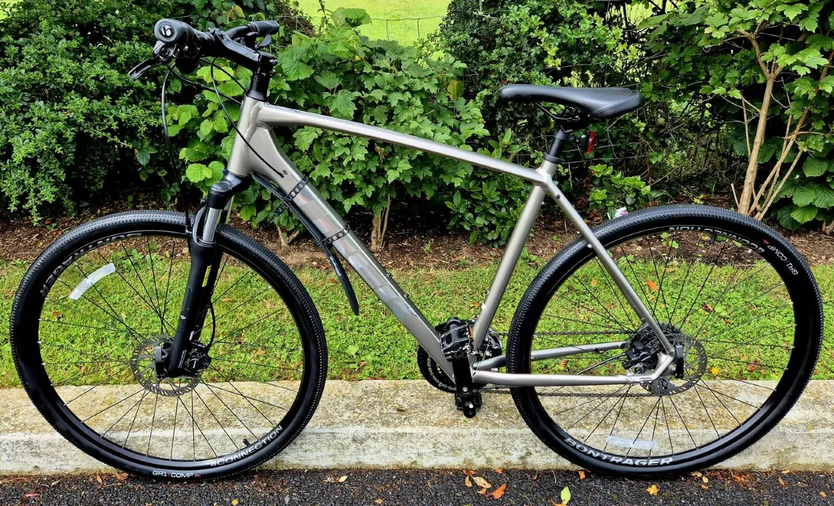 Trek Dual Sport 2- XL Frame- Pristine Condition - Image 4